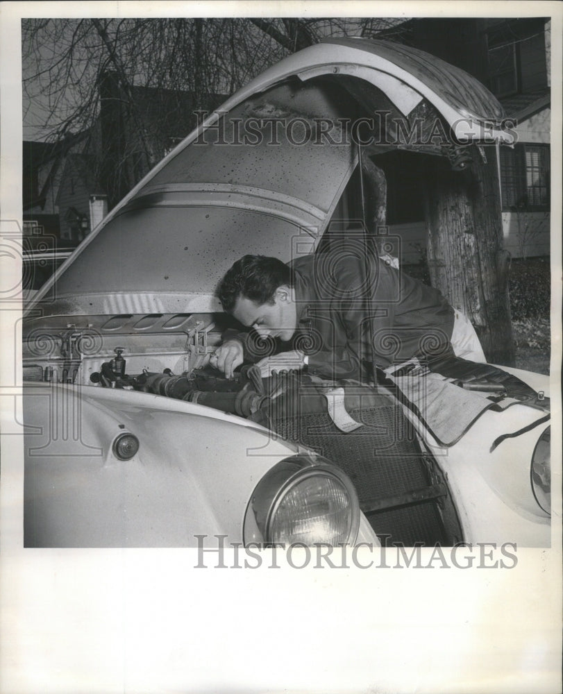 1958 Press Photo Booone Sweet Smellof Oil Nick Fast Spo