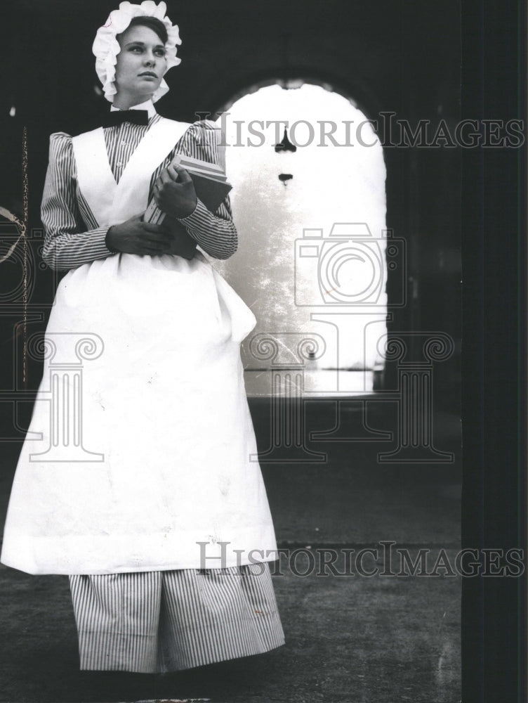 1962 Press Photo Nurse Healthcare Health Setting Member