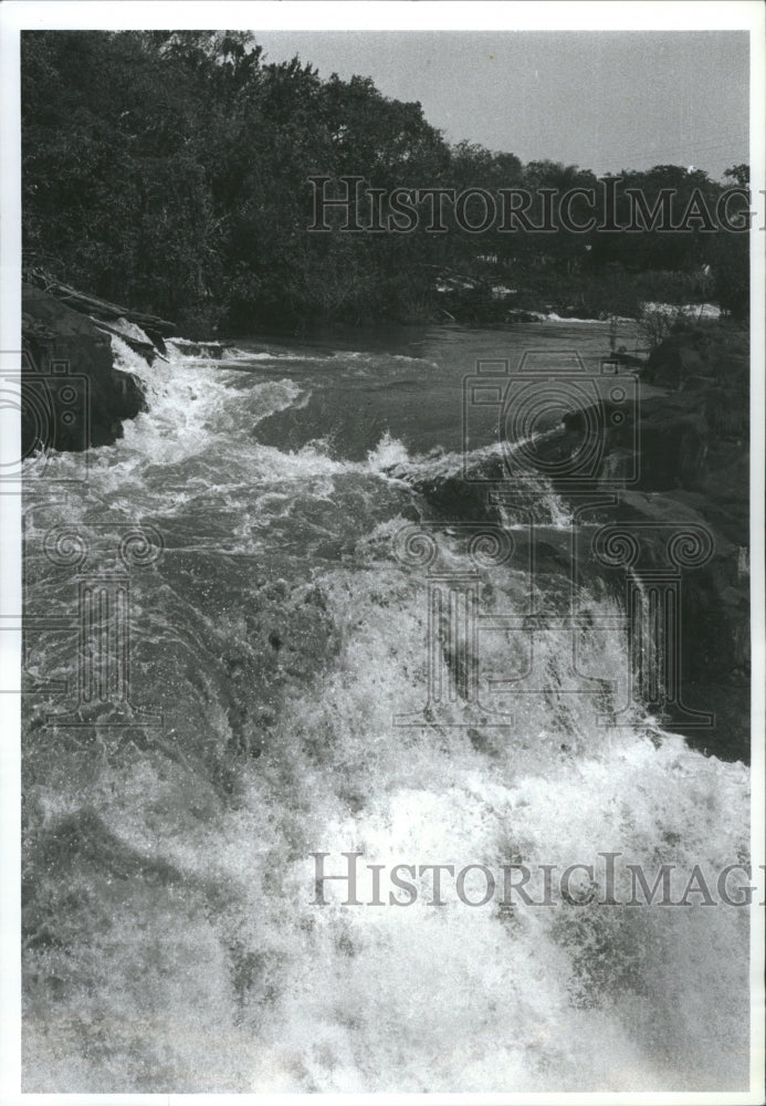 1983 Press Photo River Watercourse Case Fresh Water