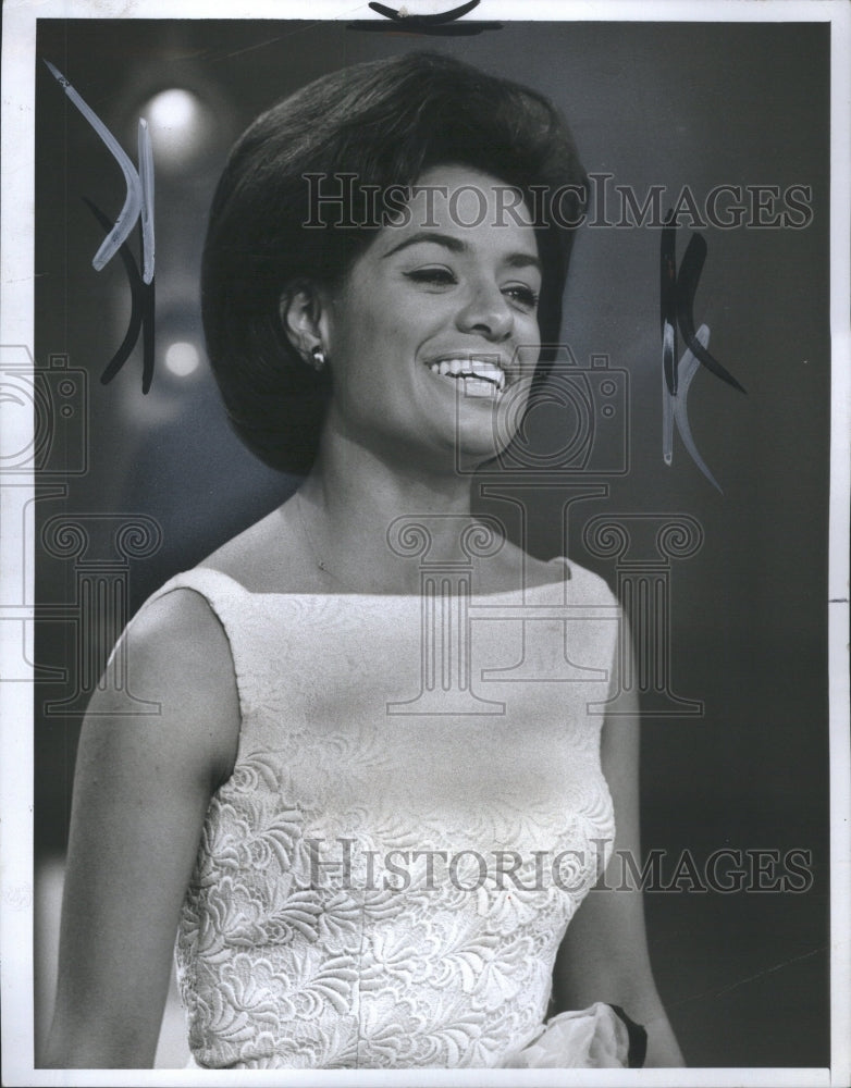 1966 Press Photo Barbara Nain