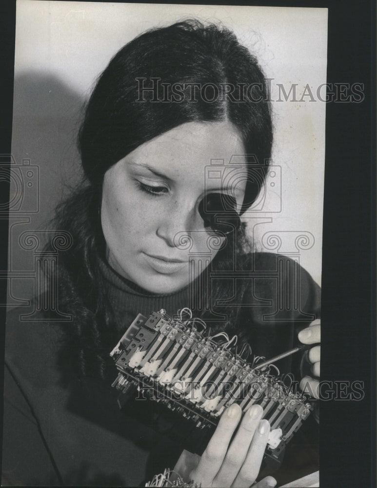 1973 Press Photo Jeweler&#39;s Eye