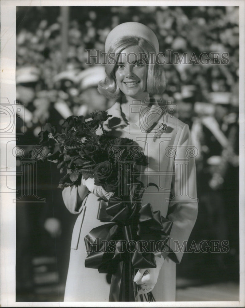 1967 Press Photo Baebara Hewitt Reigns Rose Bowl Queen