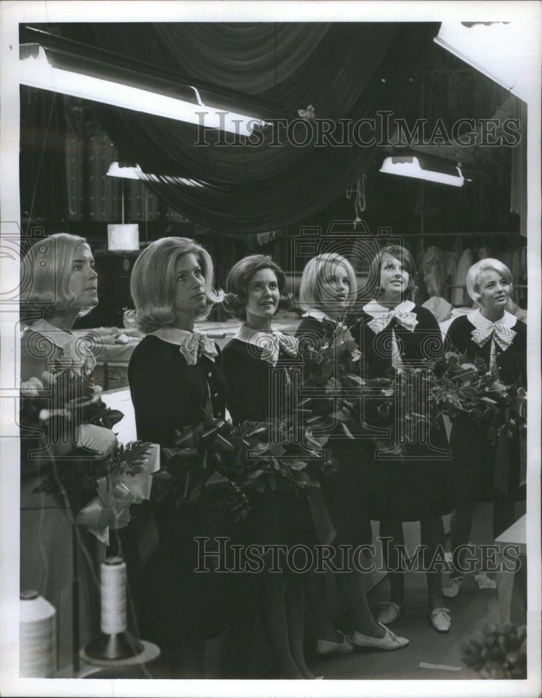 1967 Press Photo Barbara Hewitt Rose Bowl Queen