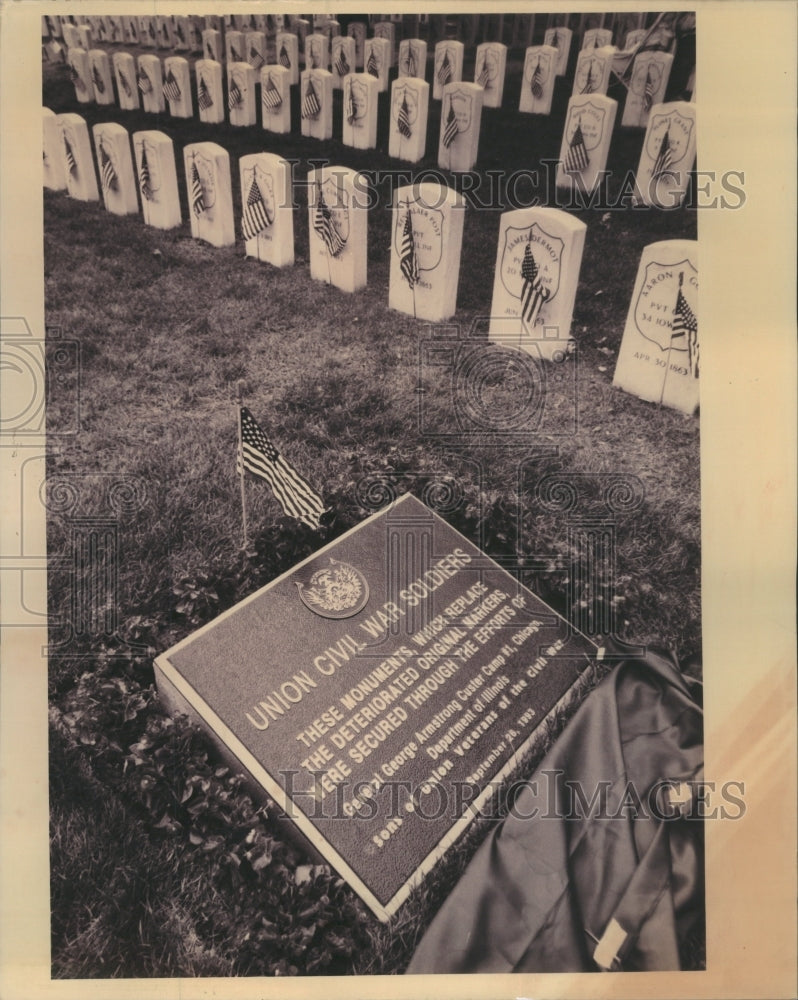 1993 Press Photo Rosehill Cemetery Chicago