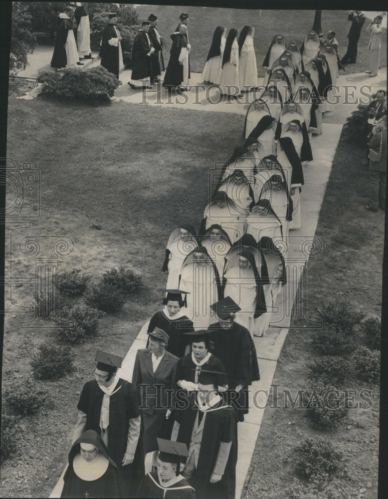 1983 Press Photo Rosary College Graduates