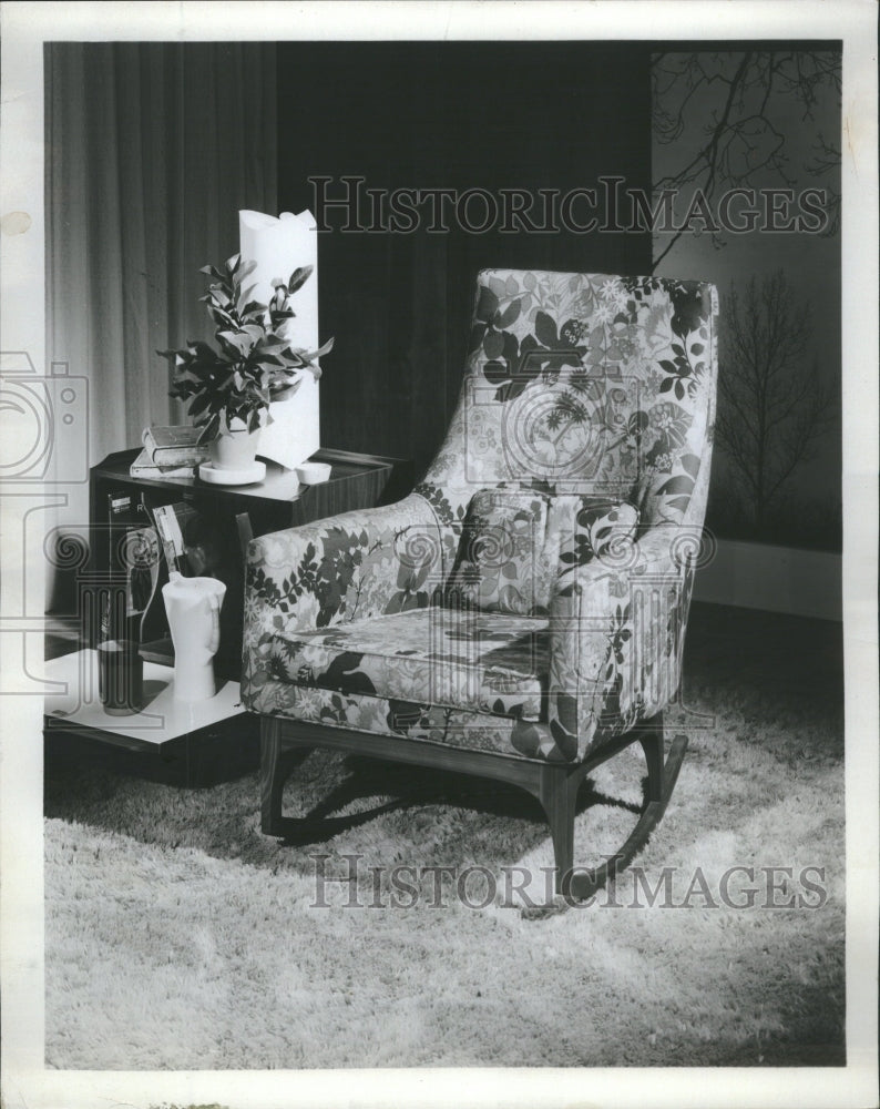 1963 Press Photo Rocking Chair Leg Band Wood Bottom