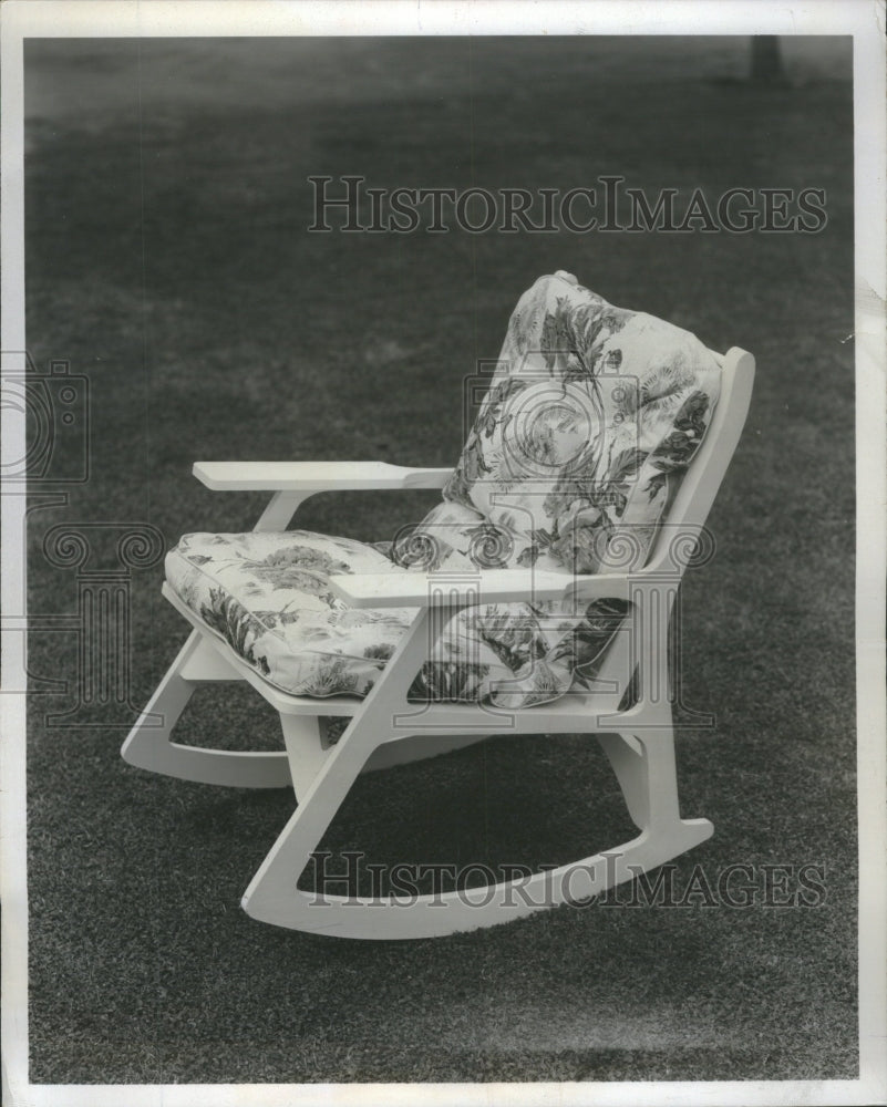 1973 Press Photo Rocking Chair Weather