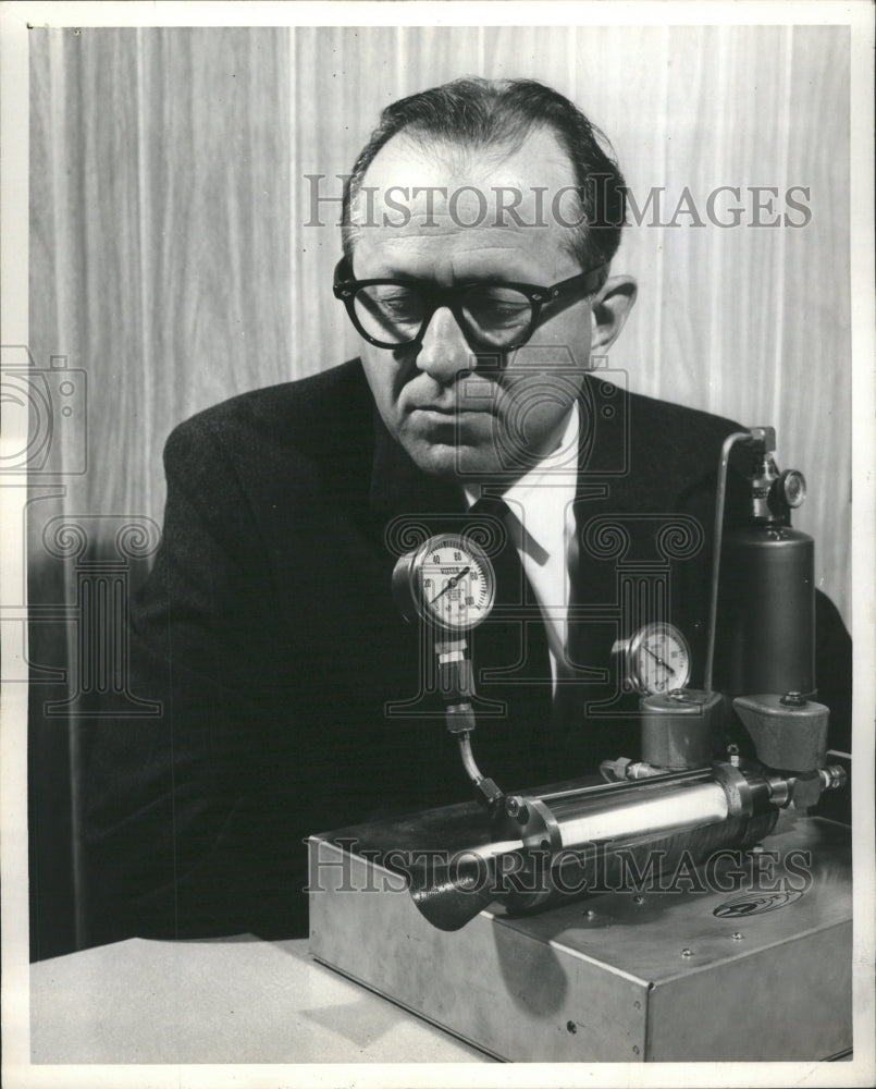 1963 Press Photo while flame rocket motor earl