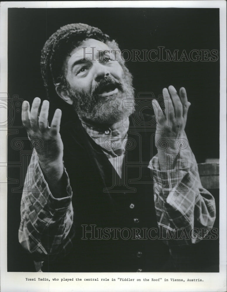 1971 Press Photo Fiddler On The Roof Yossi Yadin Lead