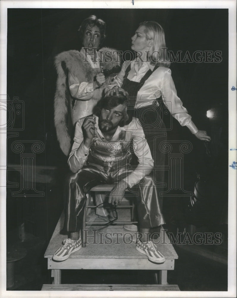 1974 Press Photo Electra Play