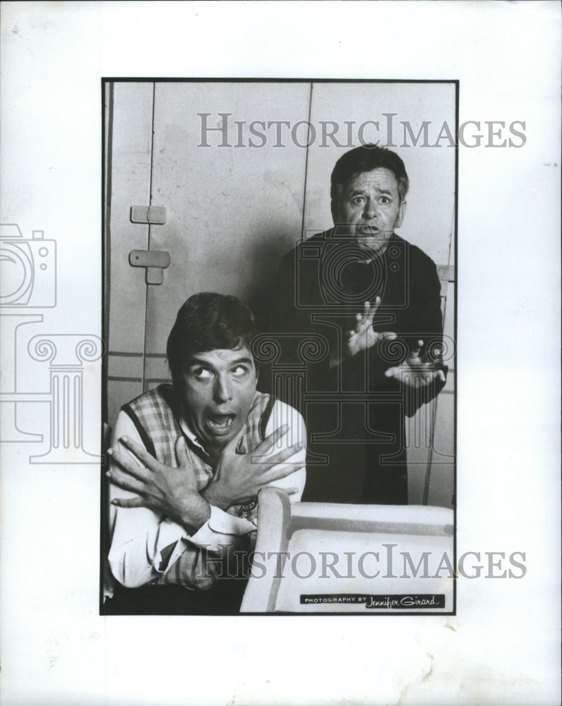 1981 Press Photo Do Patent Leather Shoes Really Reflec