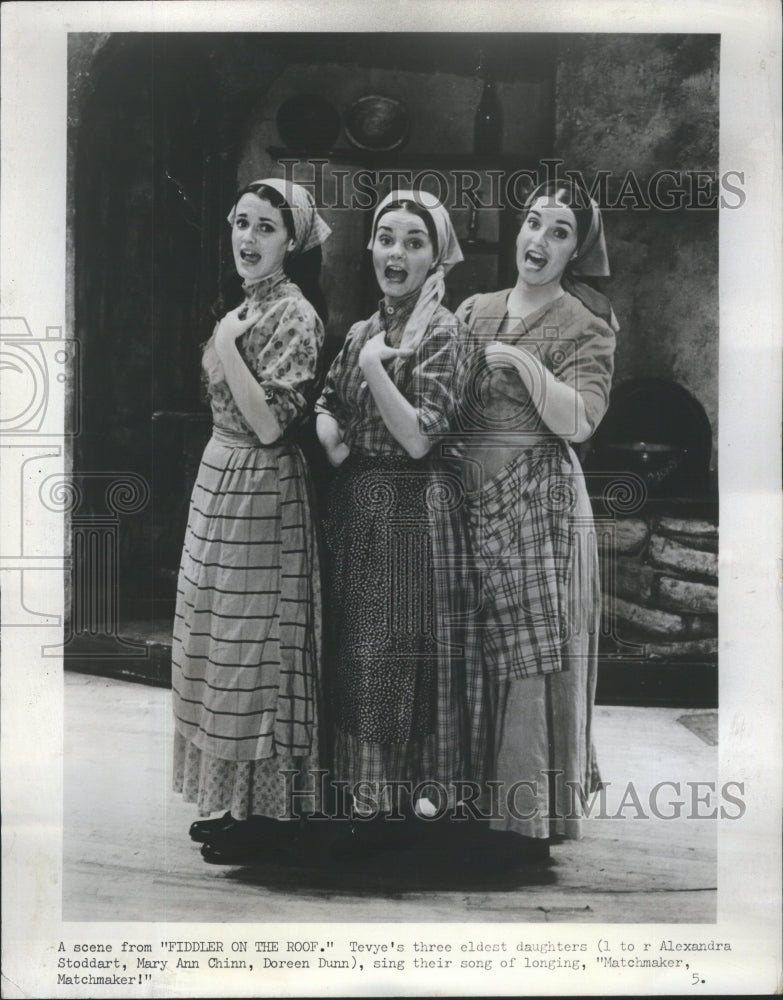 1970 Press Photo &quot;Fiddler on the Roof&quot; Cast Singing