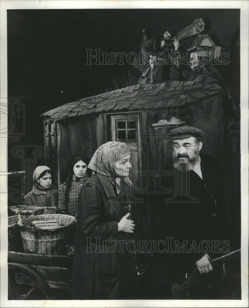 Press Photo Fiddler Roof stars Paul Lipson Silvia Faye Menicen