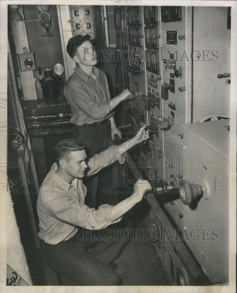 1951 Press Photo Larry Olson Lee Shay Main Switch Board