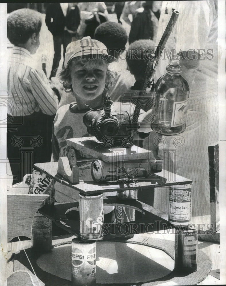 1974 Press Photo Pollution Smasher Ecology Art Fair