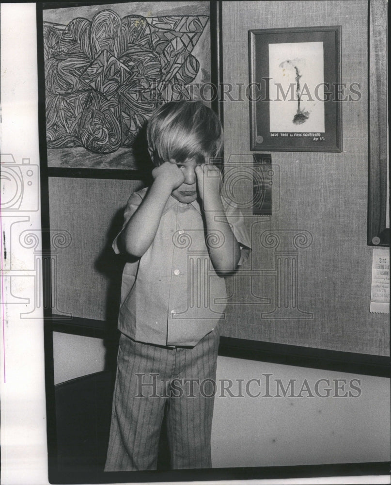 1970 Press Photo Shy Art Winner Eric Scheidler Exhibit