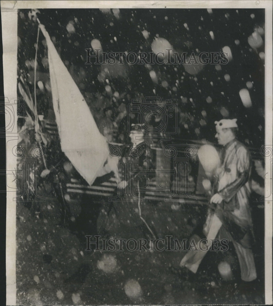 1955 Press Photo rain saucer america four