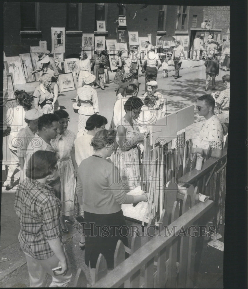 1956 Press Photo Old Town Triangle Arts Crafts Fair