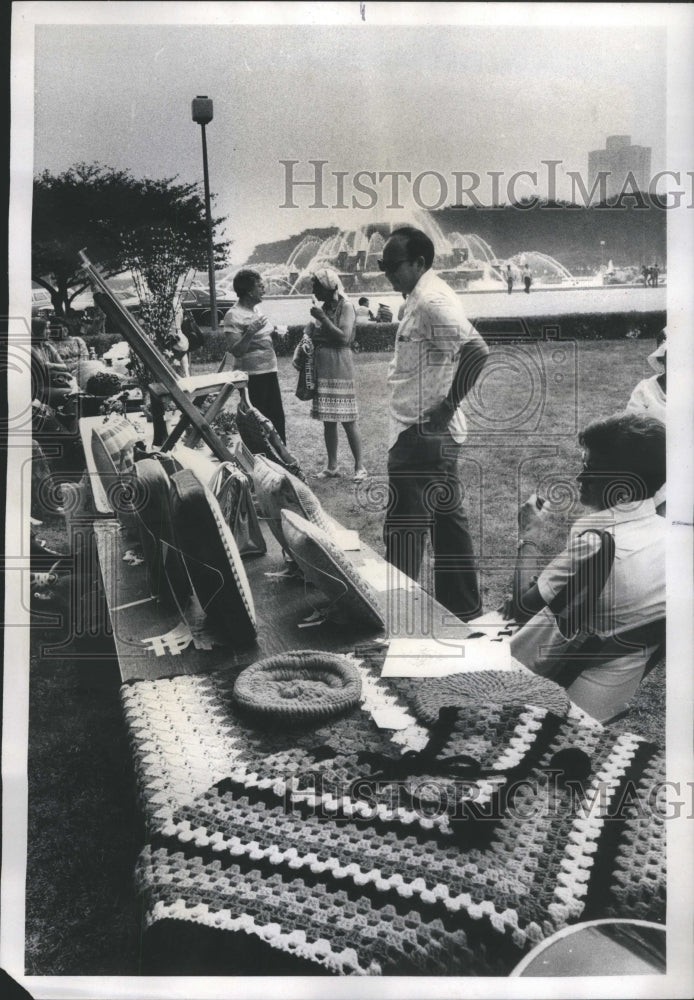 1976 Press Photo Buckingham Fountain Art Fair