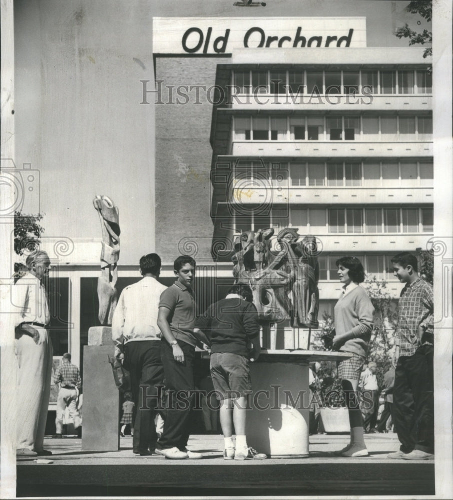 1959 Press Photo 2nd annual Old Orchid Festival sculpt