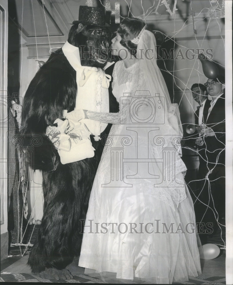 1962 Press Photo May Festival Beauty and Beast Wedding