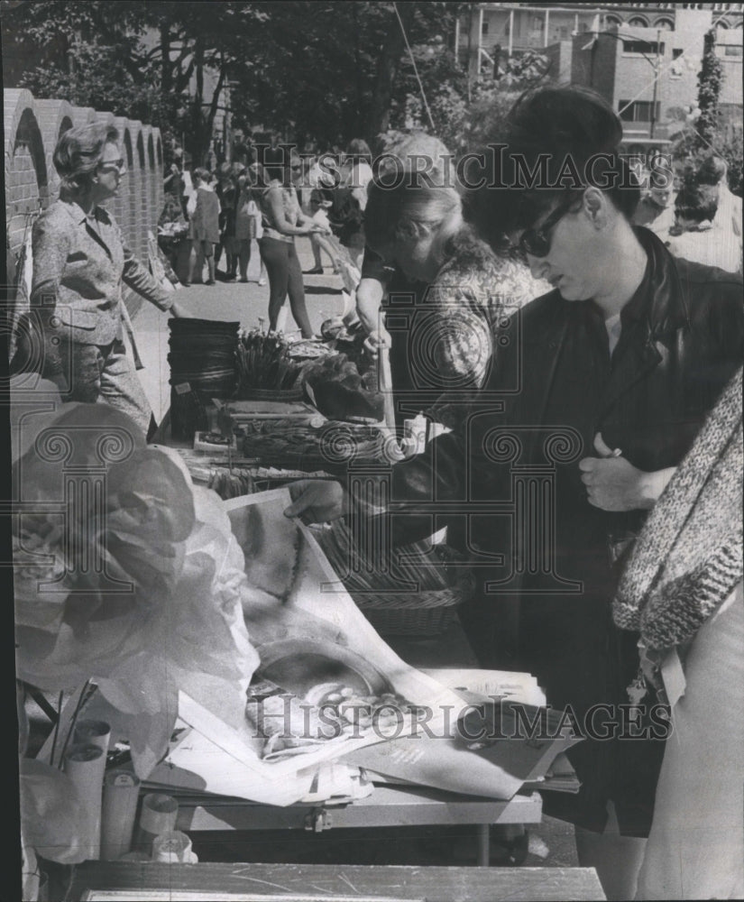 1967 Press Photo Cbjects Visitors lincoin