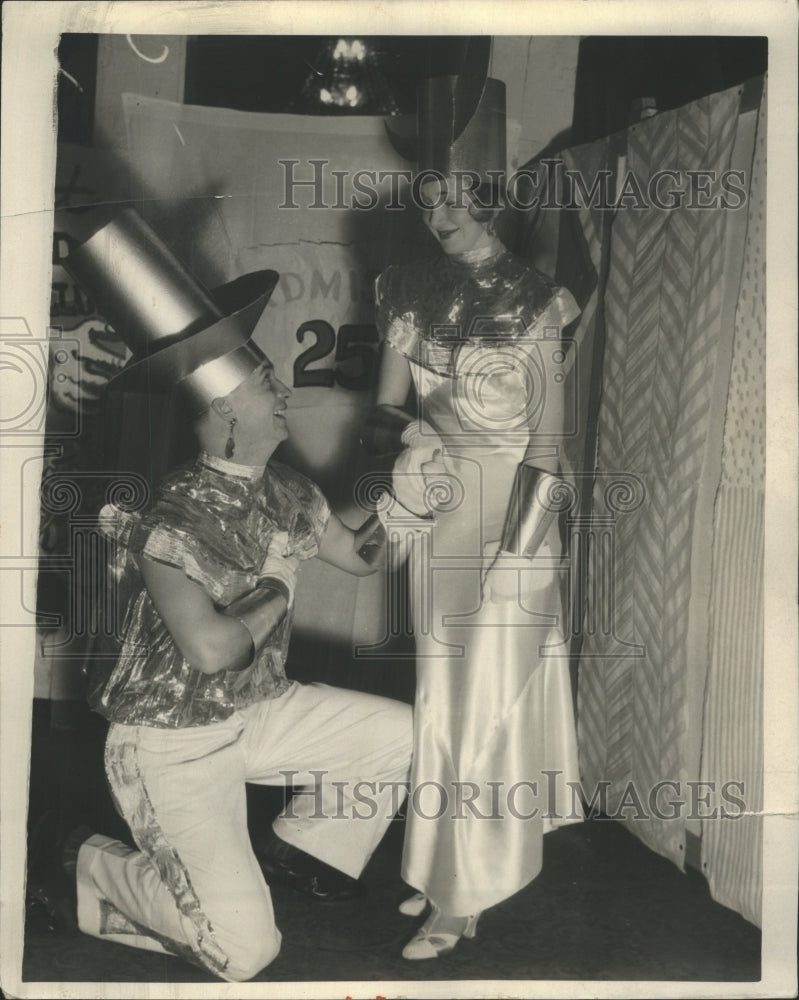 1932 Press Photo Warner Hoople Knight Shining Marguerit