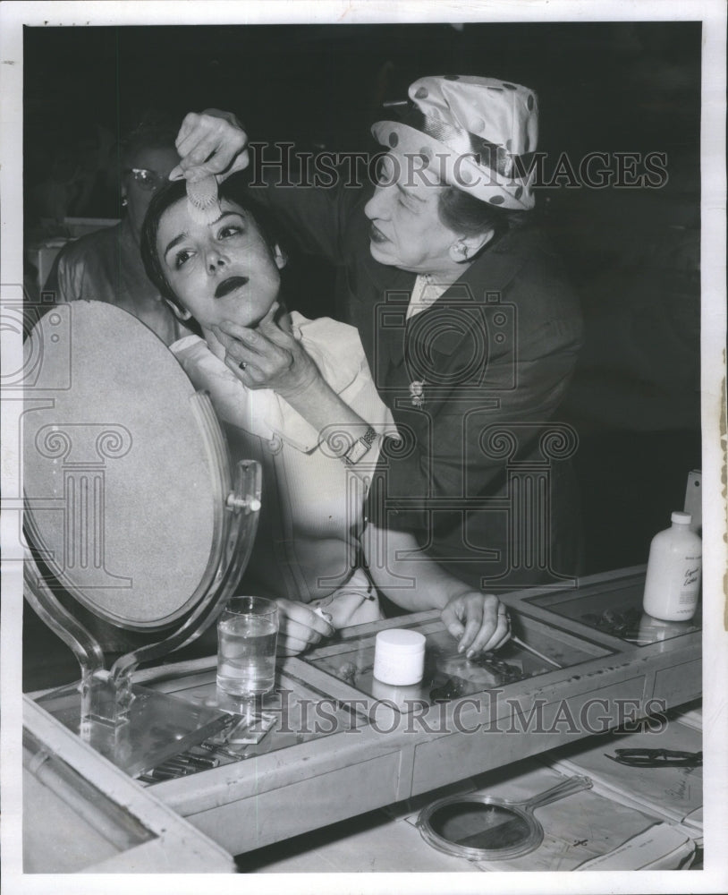 1959 Press Photo Tepid Water Complexion Brush Scrubbed