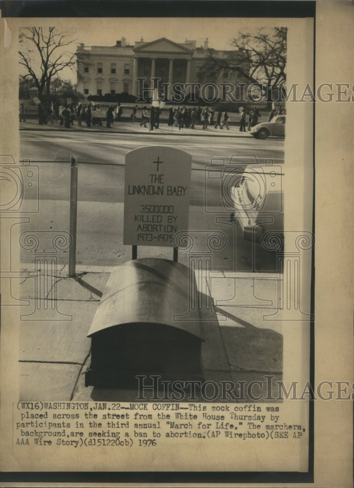 1976 Press Photo Pro Life Mock Coffin White House