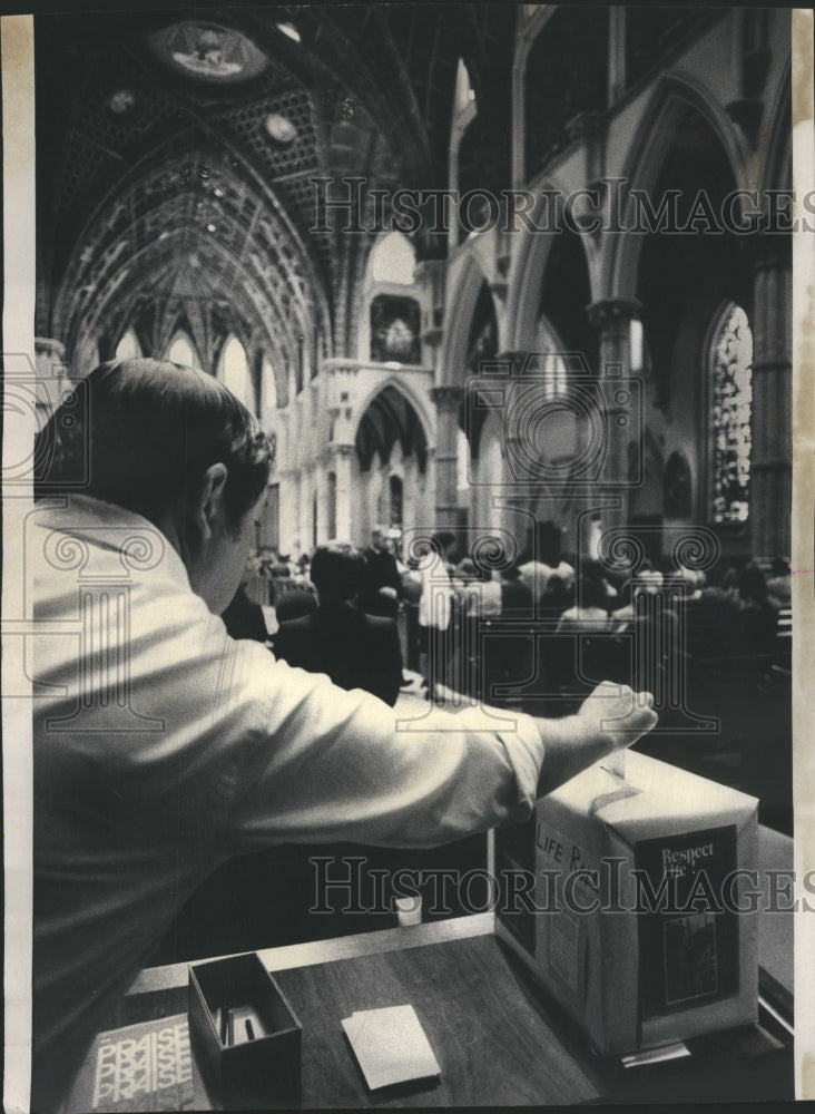 1976 Press Photo Right Choice Live Holy Name Cathedral