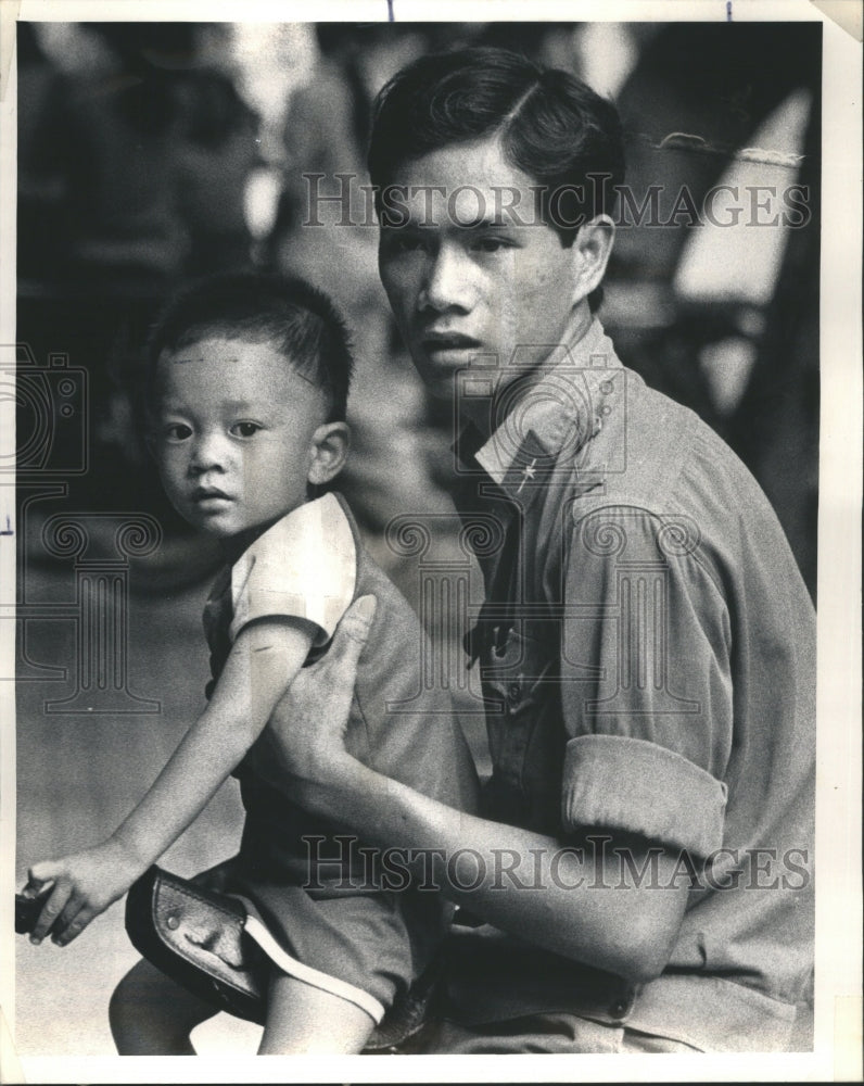 1986 Press Photo John Raths Us Tour Group Hal phong