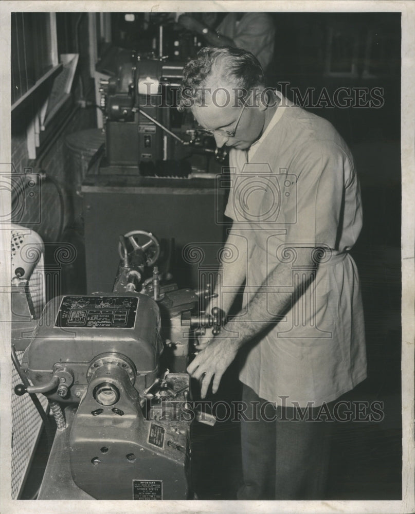 1951 Press Photo Vet Blind Center Vaughn G. Hospital