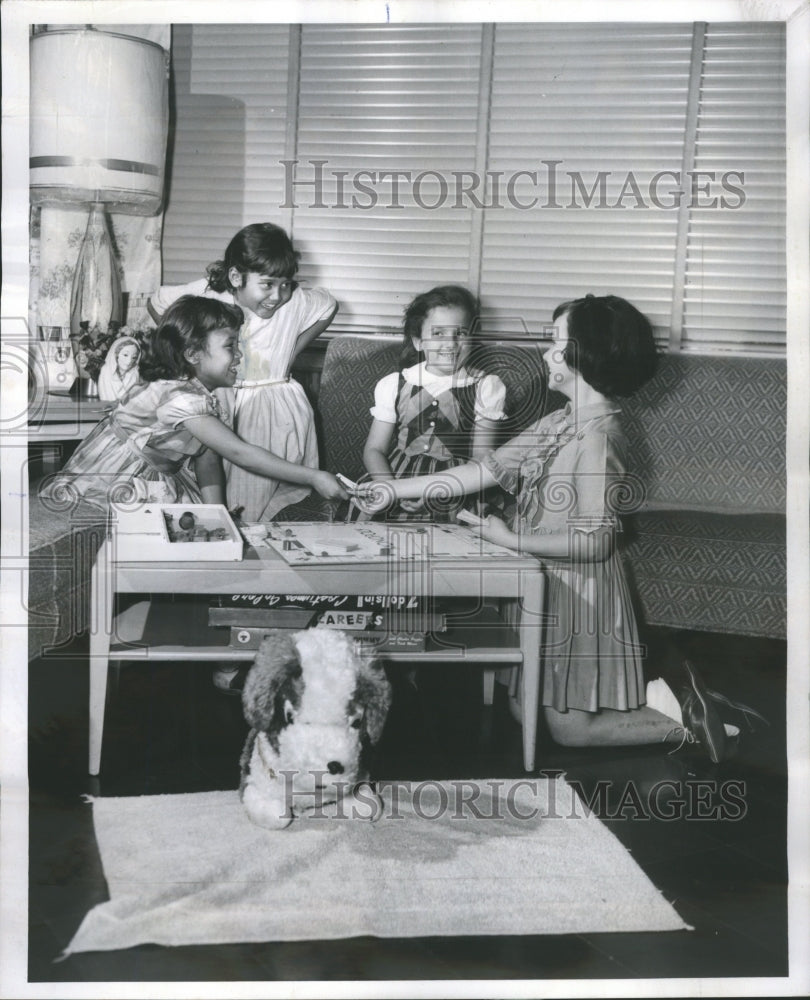 1969 Press Photo Girls at Angel Guardian Orphanage