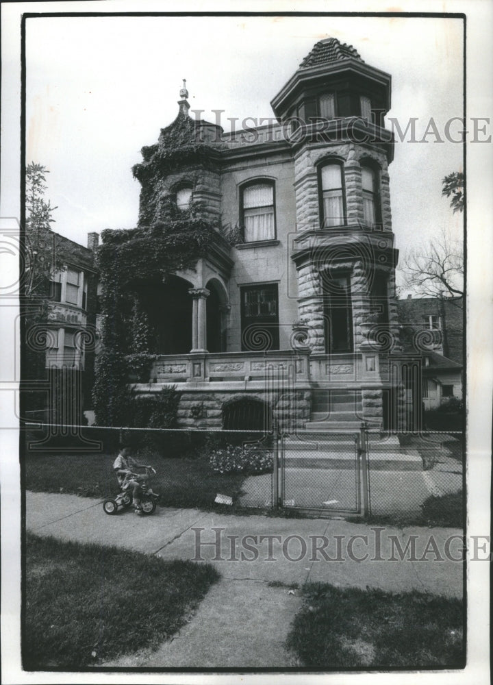 1974 Press Photo Anderson ville Banners Chicago