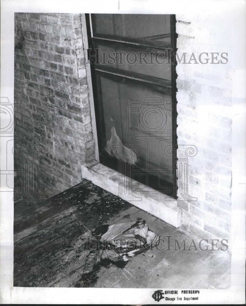 1964 Press Photo Apartment Building Fire