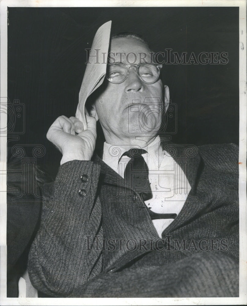 1960 Press Photo Art Unidentified patron seem