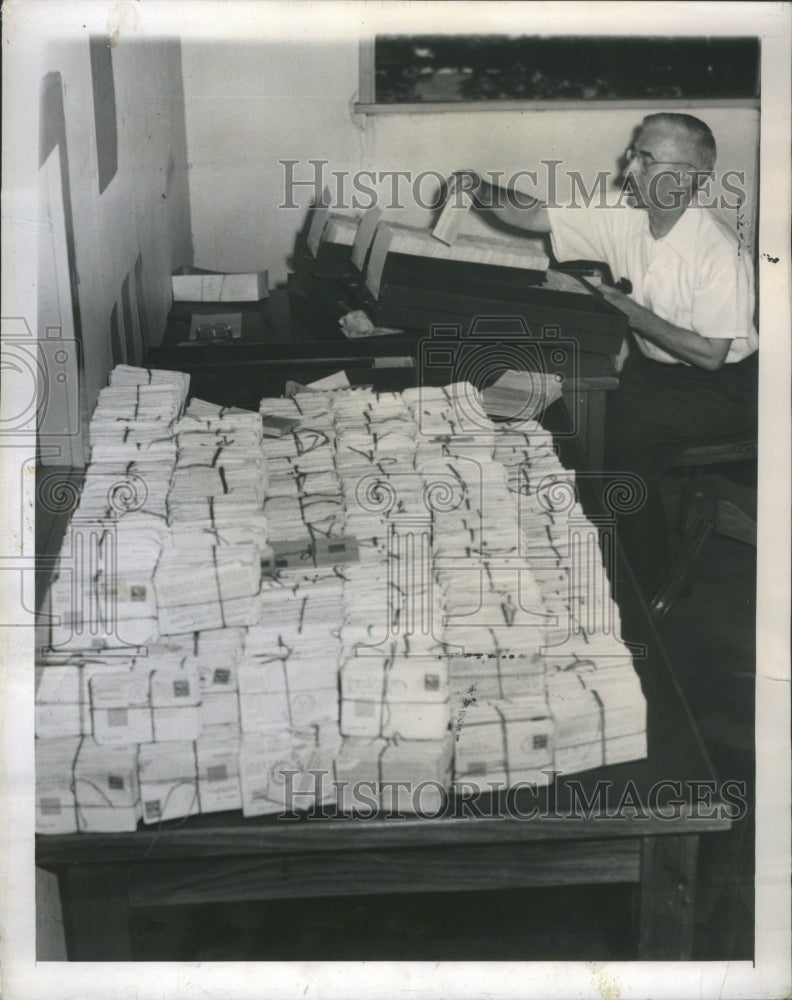 1949 Press Photo Administration GI Insurance Veterans