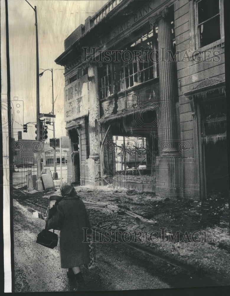 1976 Press Photo Arson Ravaged Service State Bank Bldg