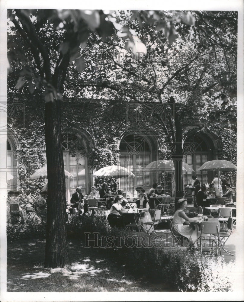 1964 Press Photo McKinlock Court Chicago Art Institute