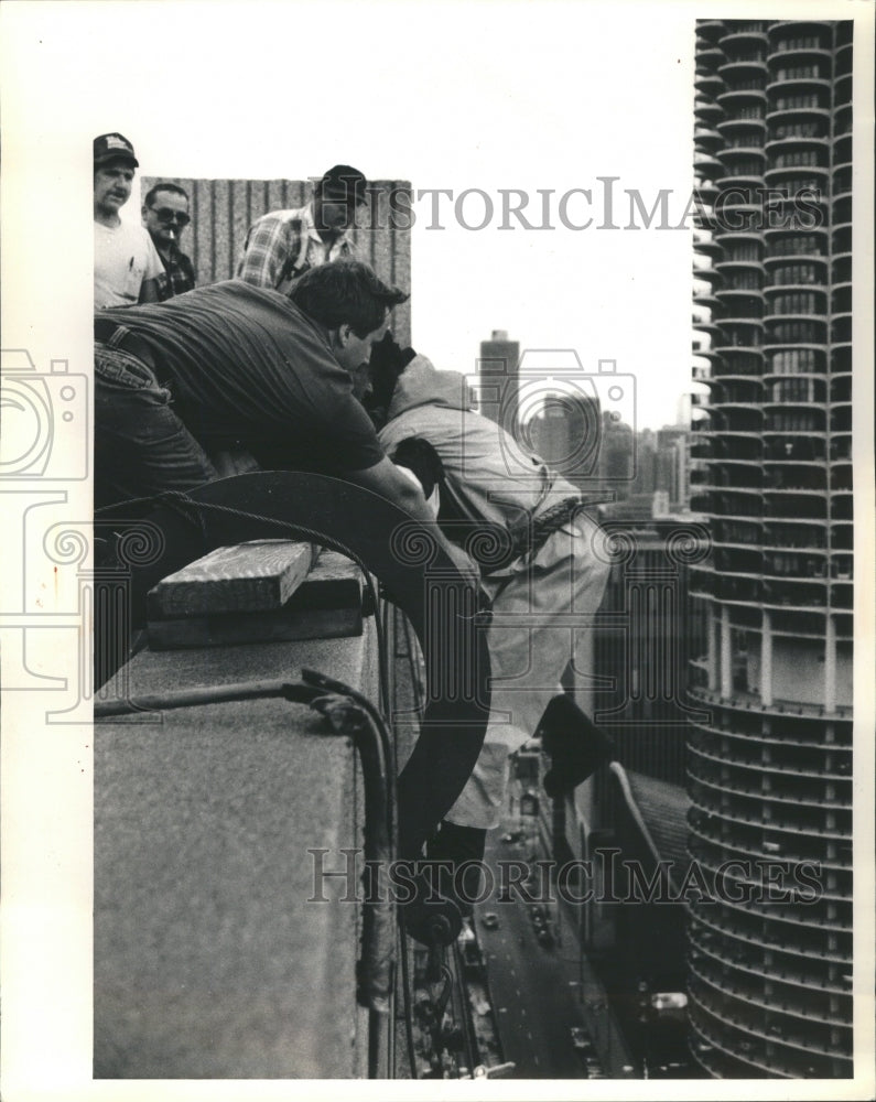 1987 Press Photo Ed Stepinski Joe Czabala Roof Rescue