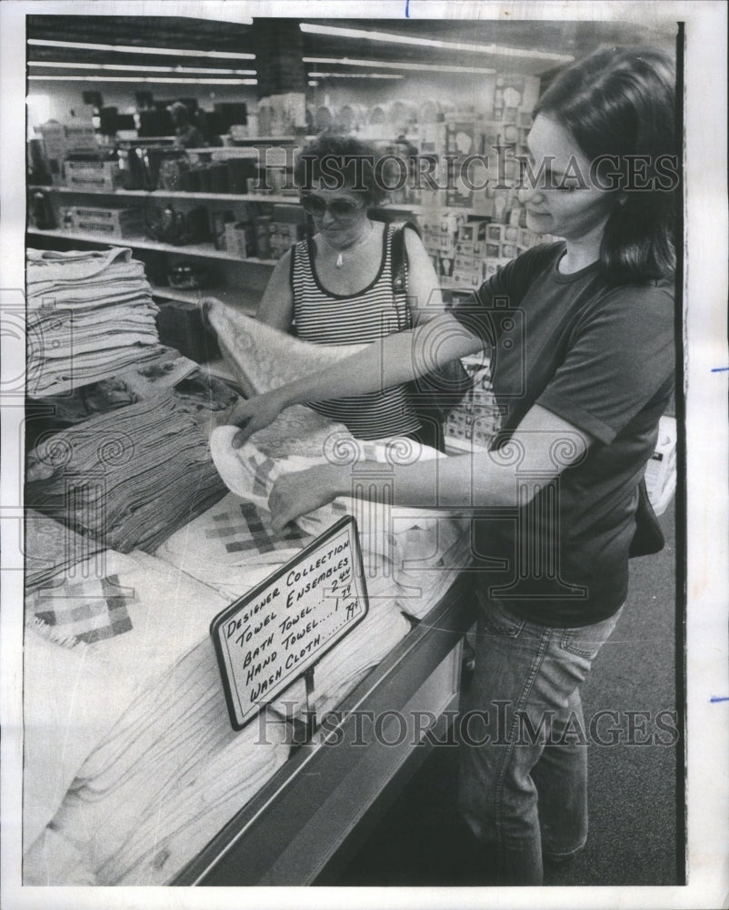 1975 Press Photo Betty and Susan shop at village store