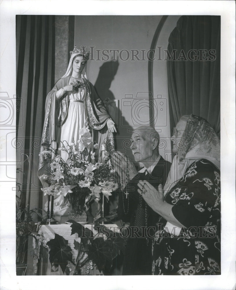 1957 Press Photo Joseph Polugi Carmela Desimone Pray