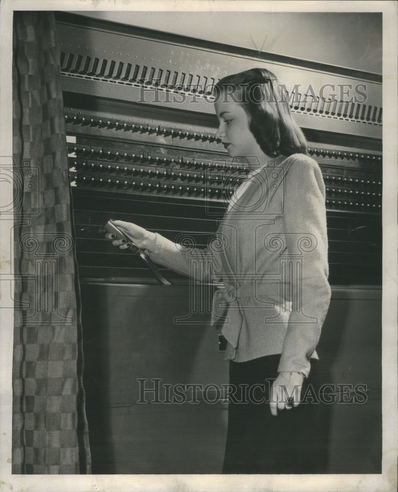 1956 Press Photo Automatically patti hands authourziti