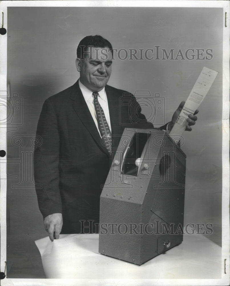 1960 Press Photo Richard A. coyle and voting maching p