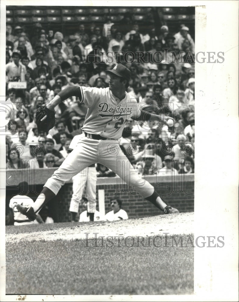 1977 Press Photo Dodgers Bass Ball Game Story