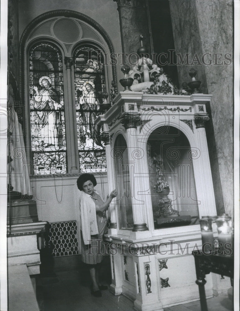 1974 Press Photo Mother Glass