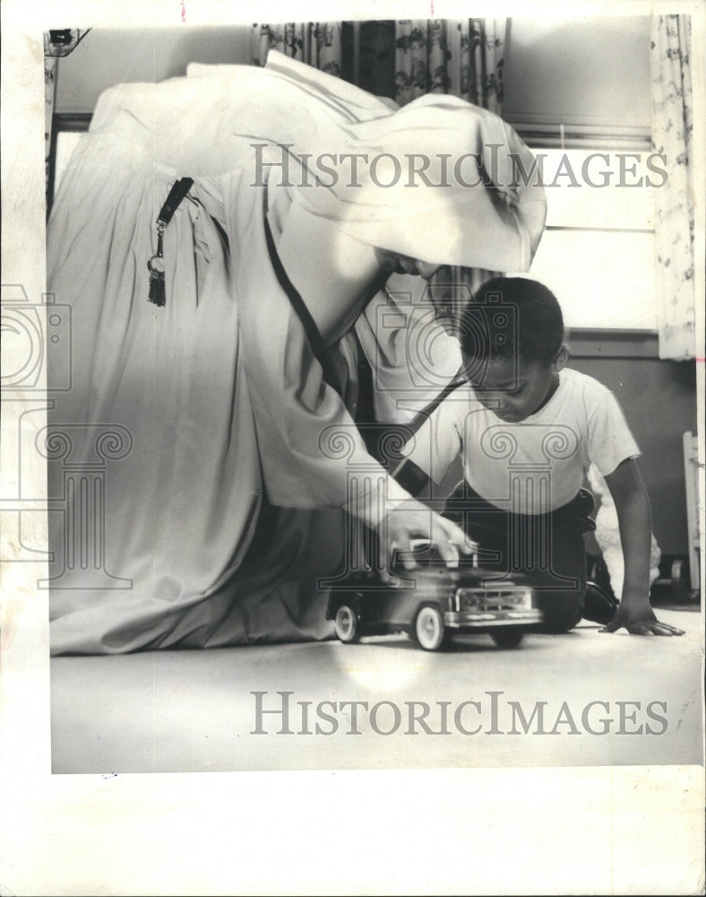 1964 Press Photo Sister Rose Hermina St Joseph Home