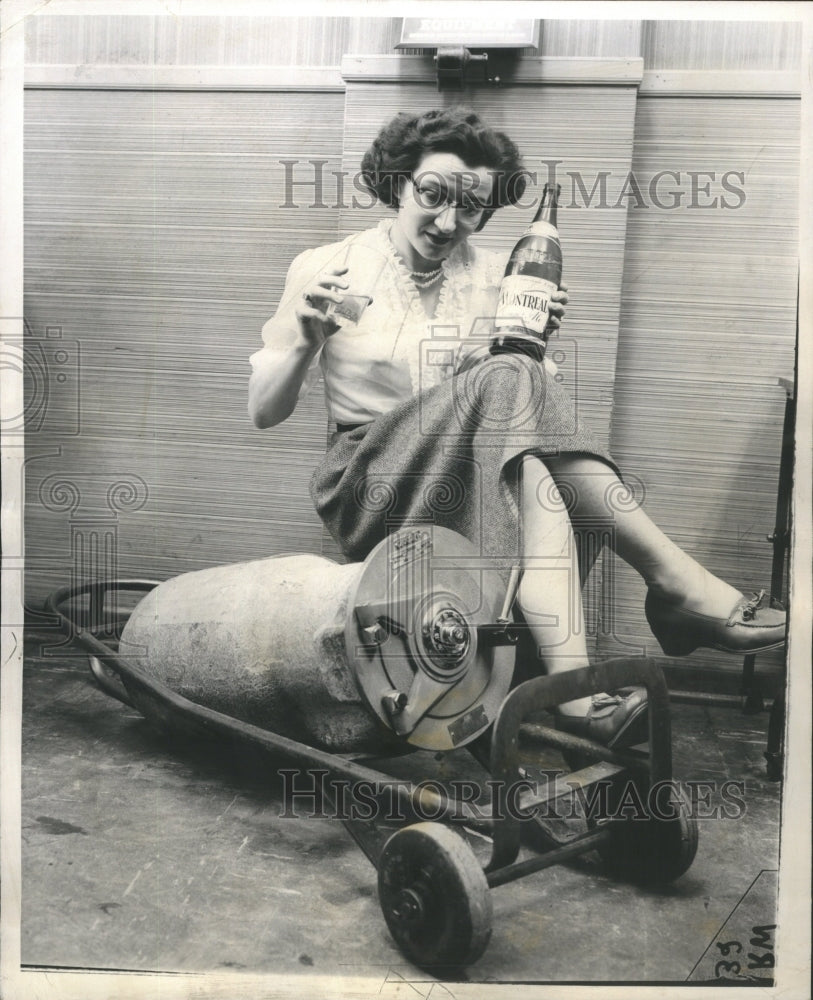 1955 Press Photo Burglere Northwest Beverage Company