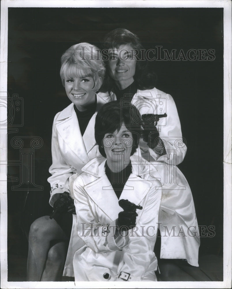 1965 Press Photo TV Programer Nadia Saunders