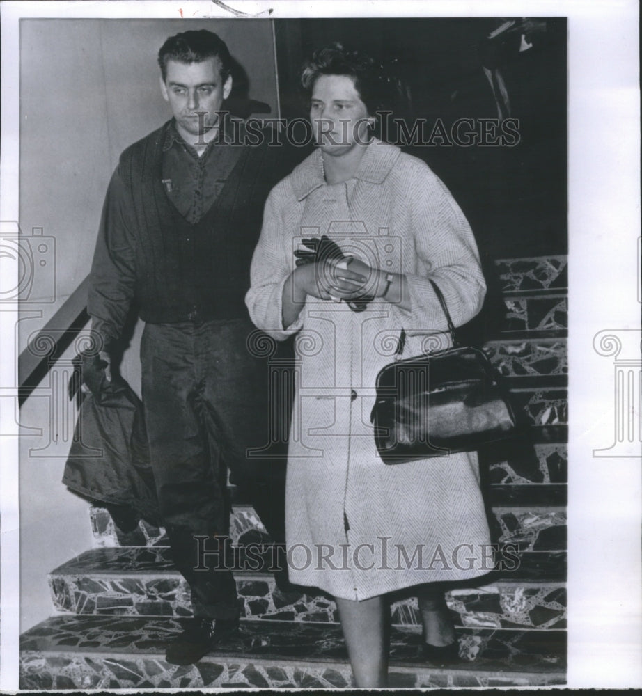 1965 Press Photo Robert Thompson Released with Wife